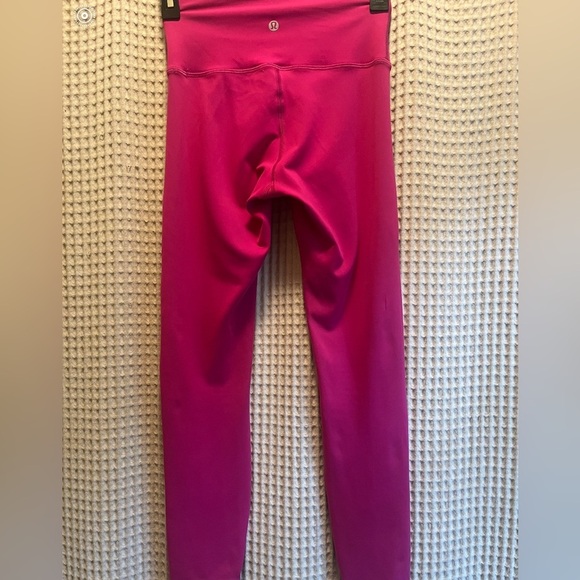 Lululemon Size 4 High-Performance Leggings – Vibrant Pink - Picture 5 of 5